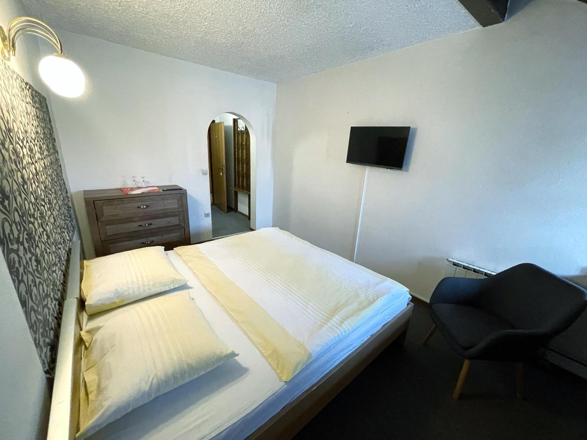 Reich Motel เวเลนเย ภายนอก รูปภาพ