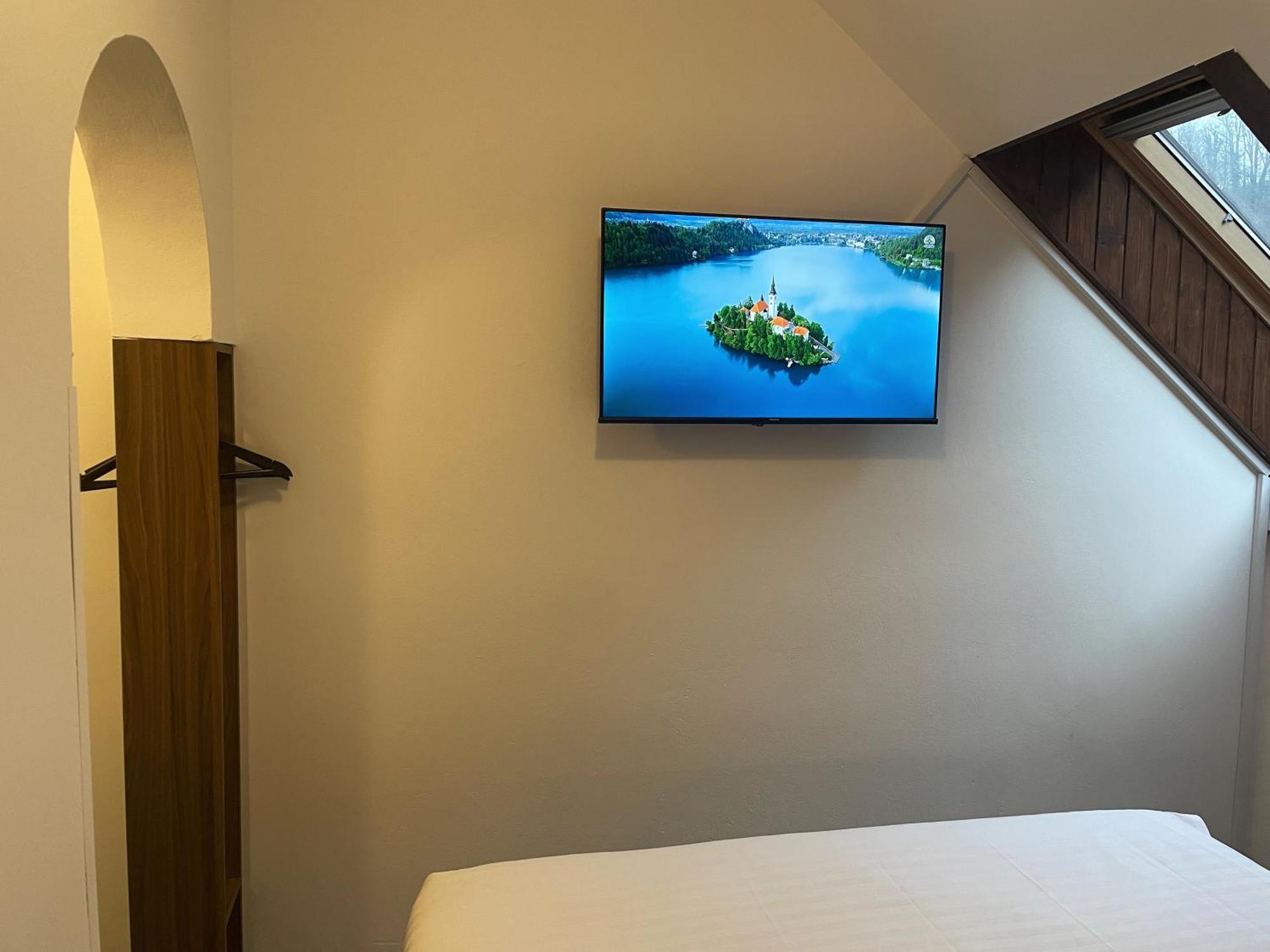 Reich Motel เวเลนเย ภายนอก รูปภาพ